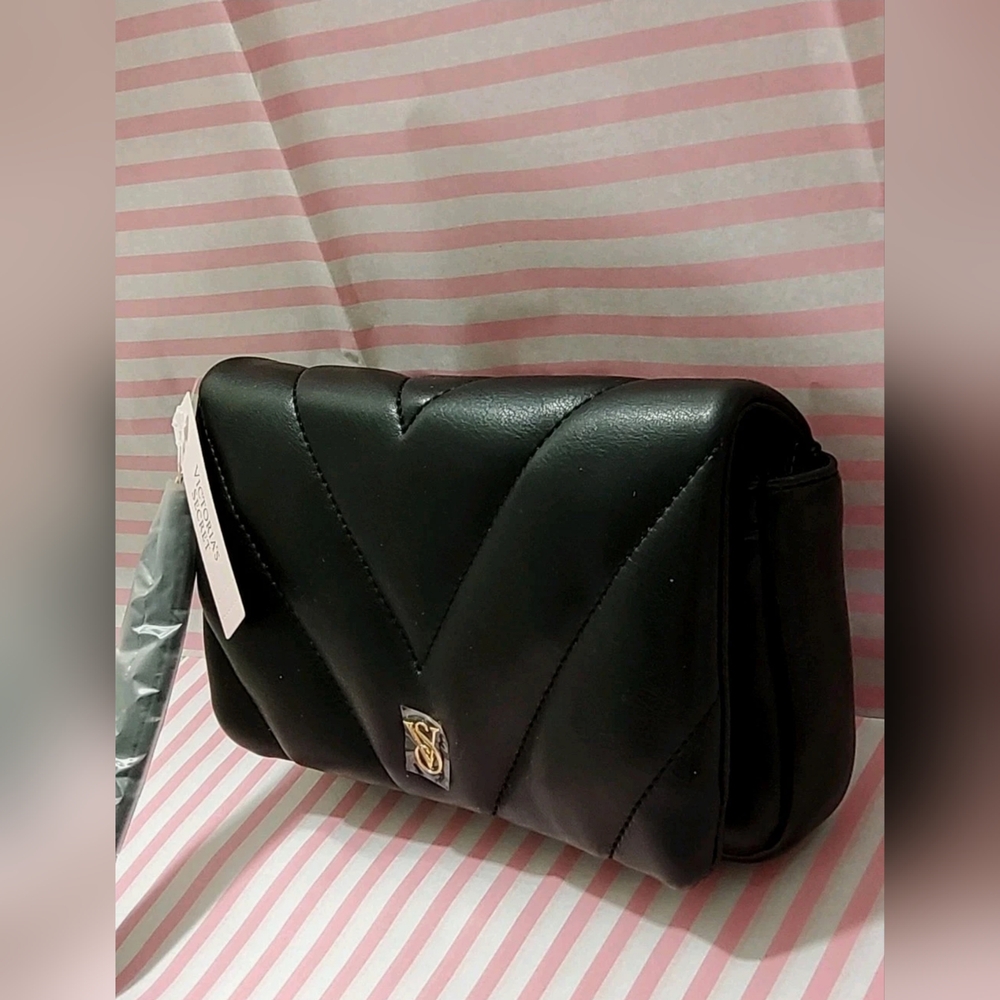 Victorias Secret, Phone  Wristlet Quilted Leather  Magnetic Closure New WT Tags